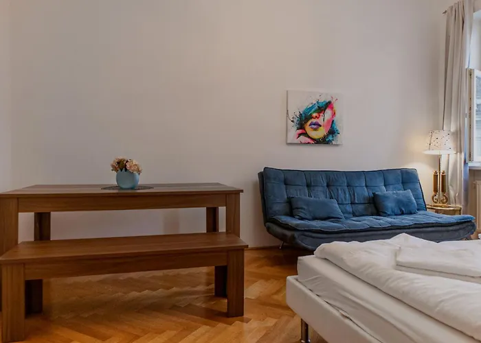 2br With King Beds & Wi-fi - Long דירה