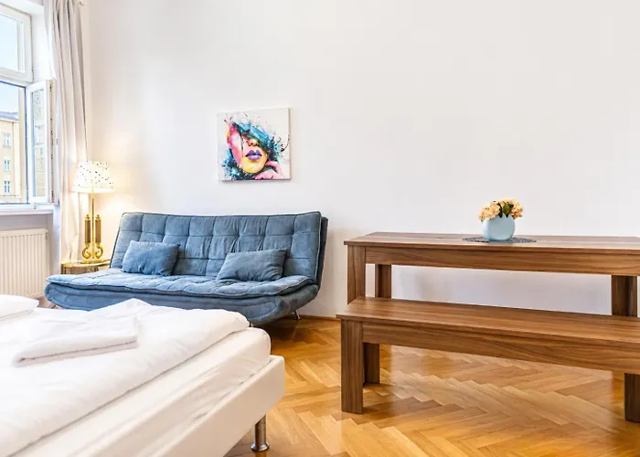 2br With King Beds & Wi-fi - Long דירה
