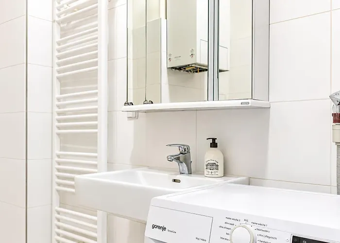 2br With King Beds & Wi-fi - Long דירה